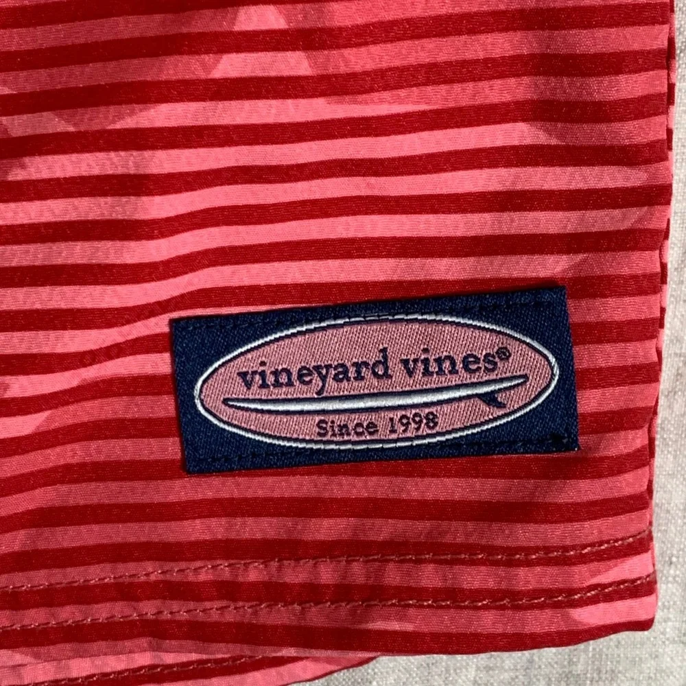 Vineyard Vines Board Shorts Mens 35 Red Striped Shark Excellent Performance Swim